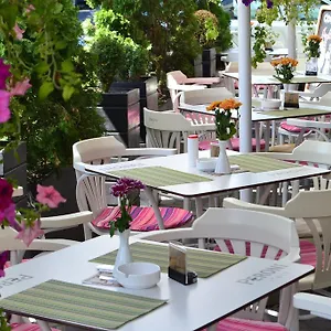 Les Jardins Carol Bucharest